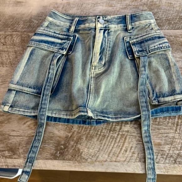 Stylish A-Line Denim Skirt with Pockets - Picture 1 of 4